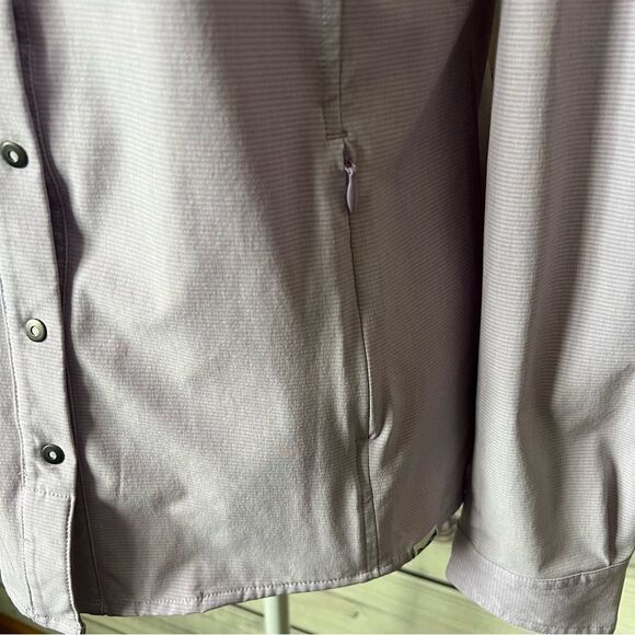 Duluth Trading Co Lilac Purple Sol Survivor Sun Protection Button Down Shirt - Picture 11 of 16